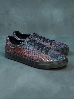 Mephisto Antonia Bordeaux Leather Sneaker in Burgundy Snakeskin US 9.5